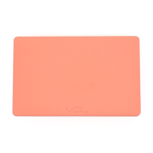 VDL x PANTONE Expert Color Eye Book - Picture 1 of 4